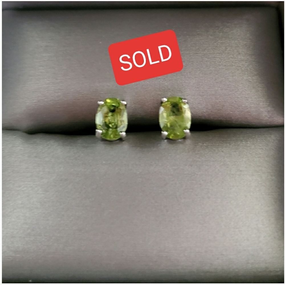 New Peridot Gemstone Studs💎
